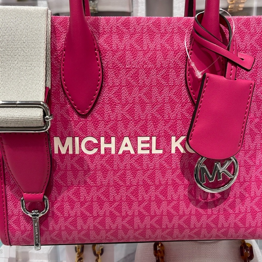 Michael Kors Mirella Small Signature Logo Crossbody Bag
Dragonfruit
NWT - Picture 6 of 16